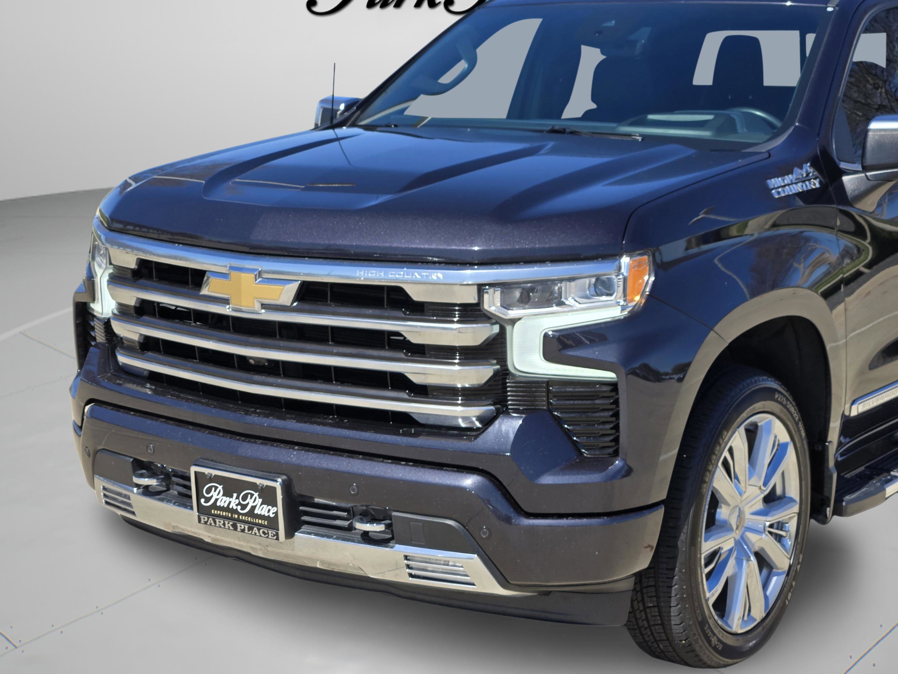 Used 2023 Chevrolet Silverado 1500 High Country w/ Technology Package image 9