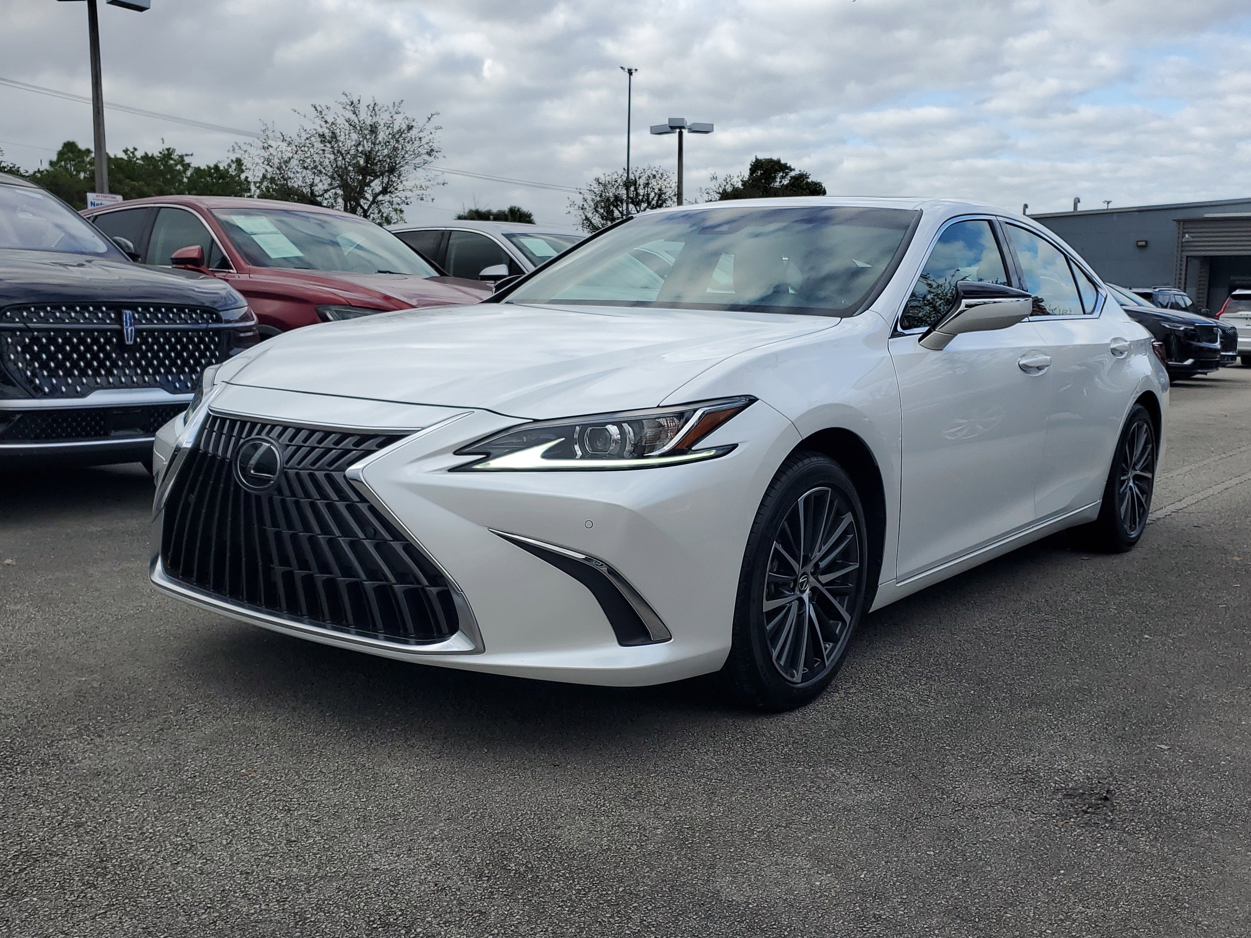 Used 2025 Lexus ES 350 350 image 3
