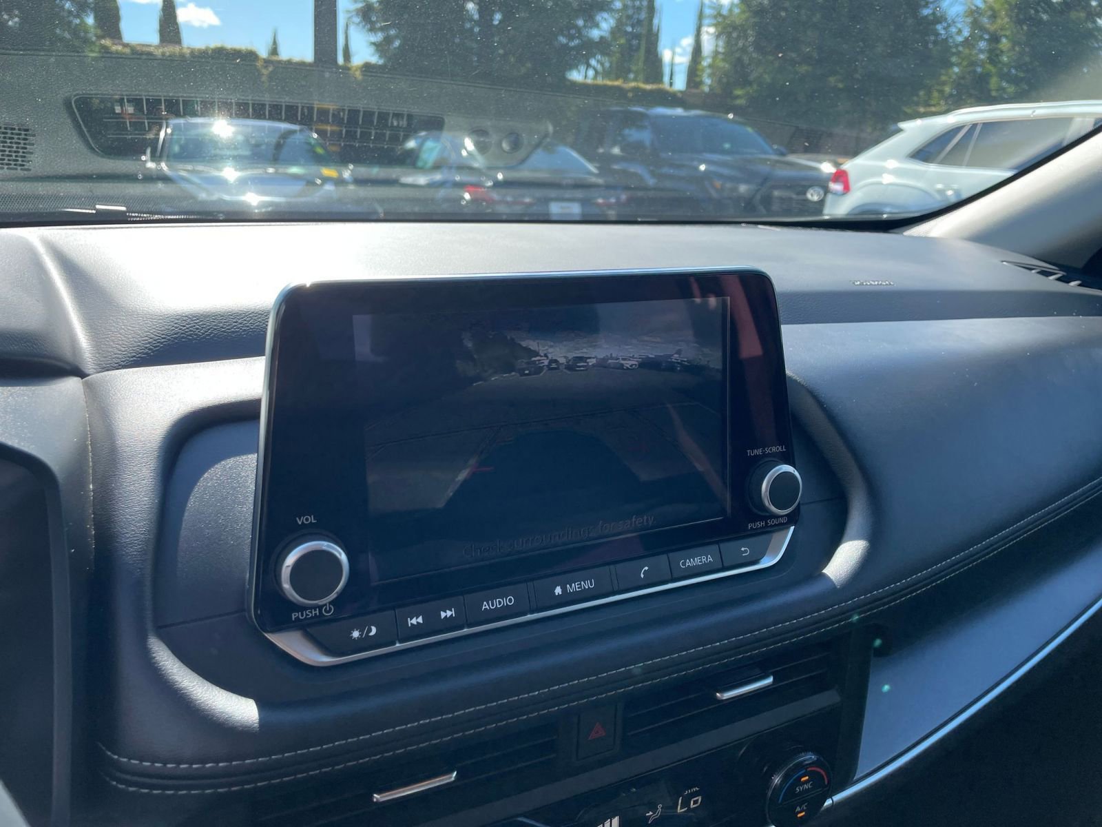 Used 2025 Nissan Rogue SV image 25