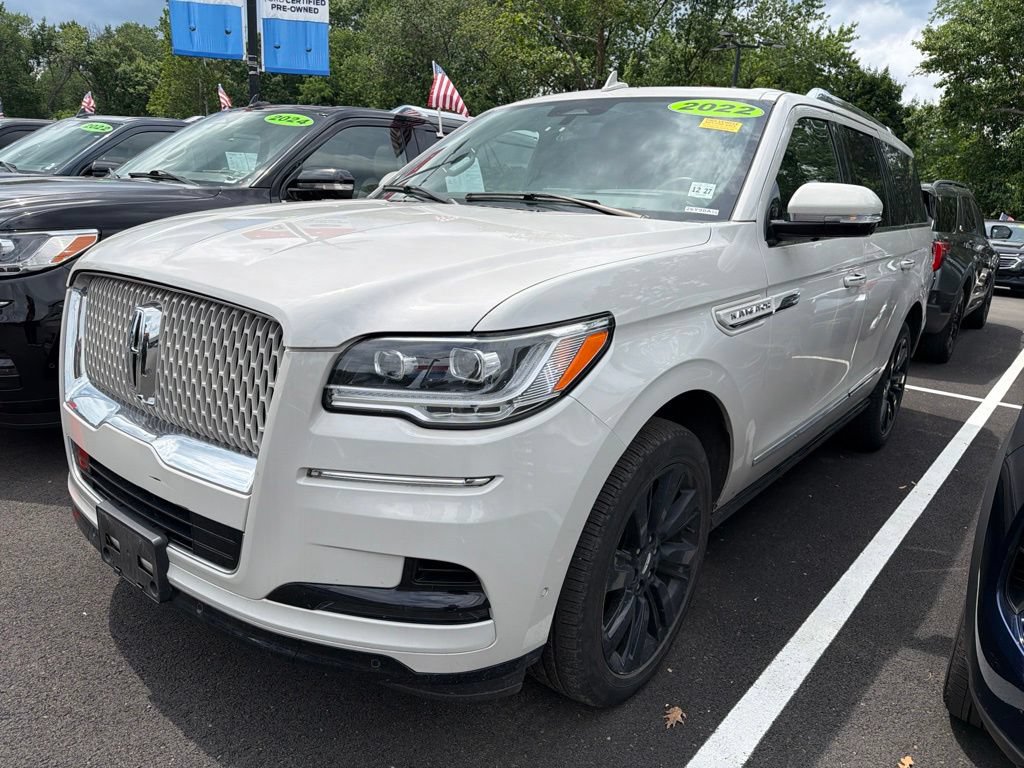 Certified 2022 Lincoln Navigator Reserve w/ Monochromatic Package AWD/4WD image 2