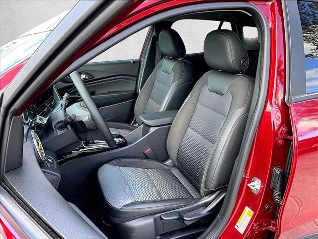 Certified 2025 Chevrolet Trax LT w/ Driver Confidence Package image 27