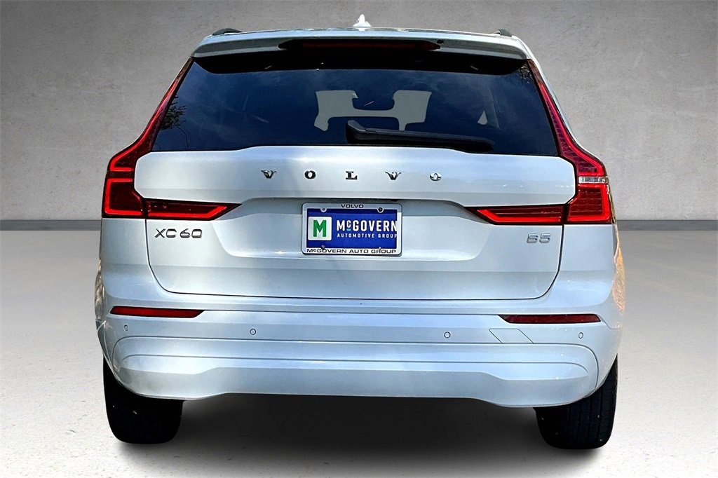 Certified 2022 Volvo XC60 B5 Momentum image 5
