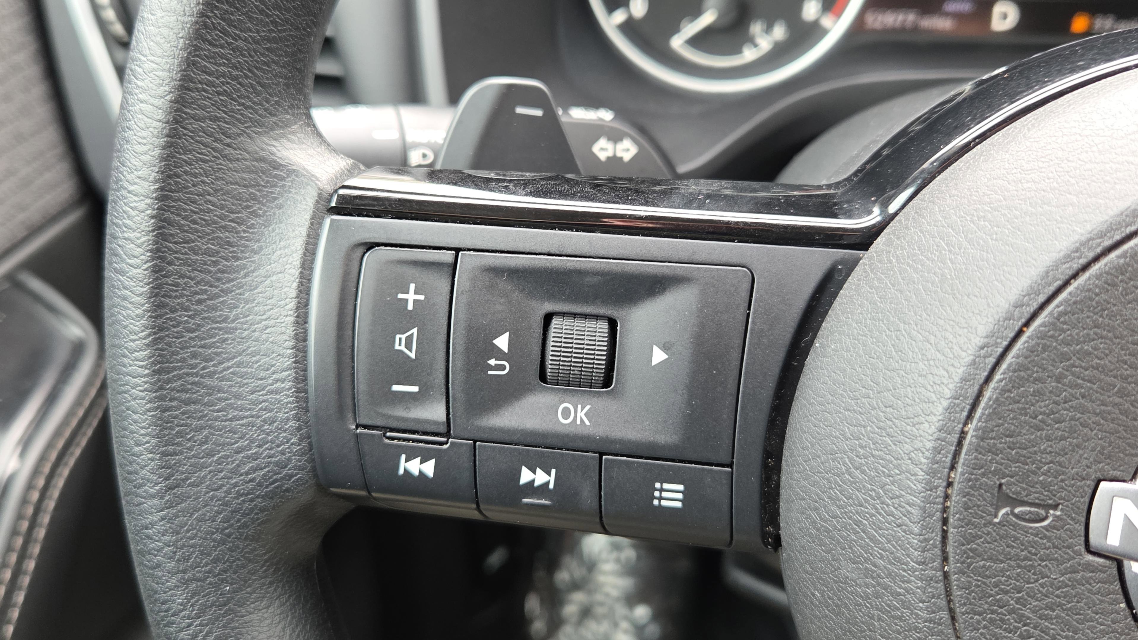 Used 2023 Nissan Rogue SV image 13