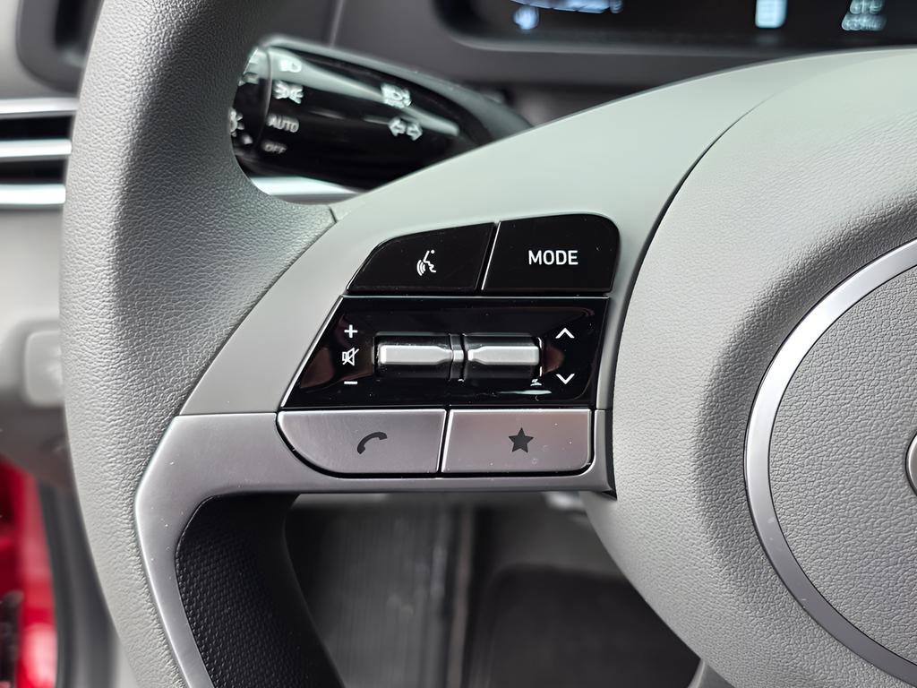 Used 2024 Hyundai Elantra SE image 24