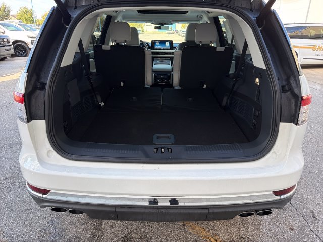 New 2027 Lincoln Aviator AWD image 8