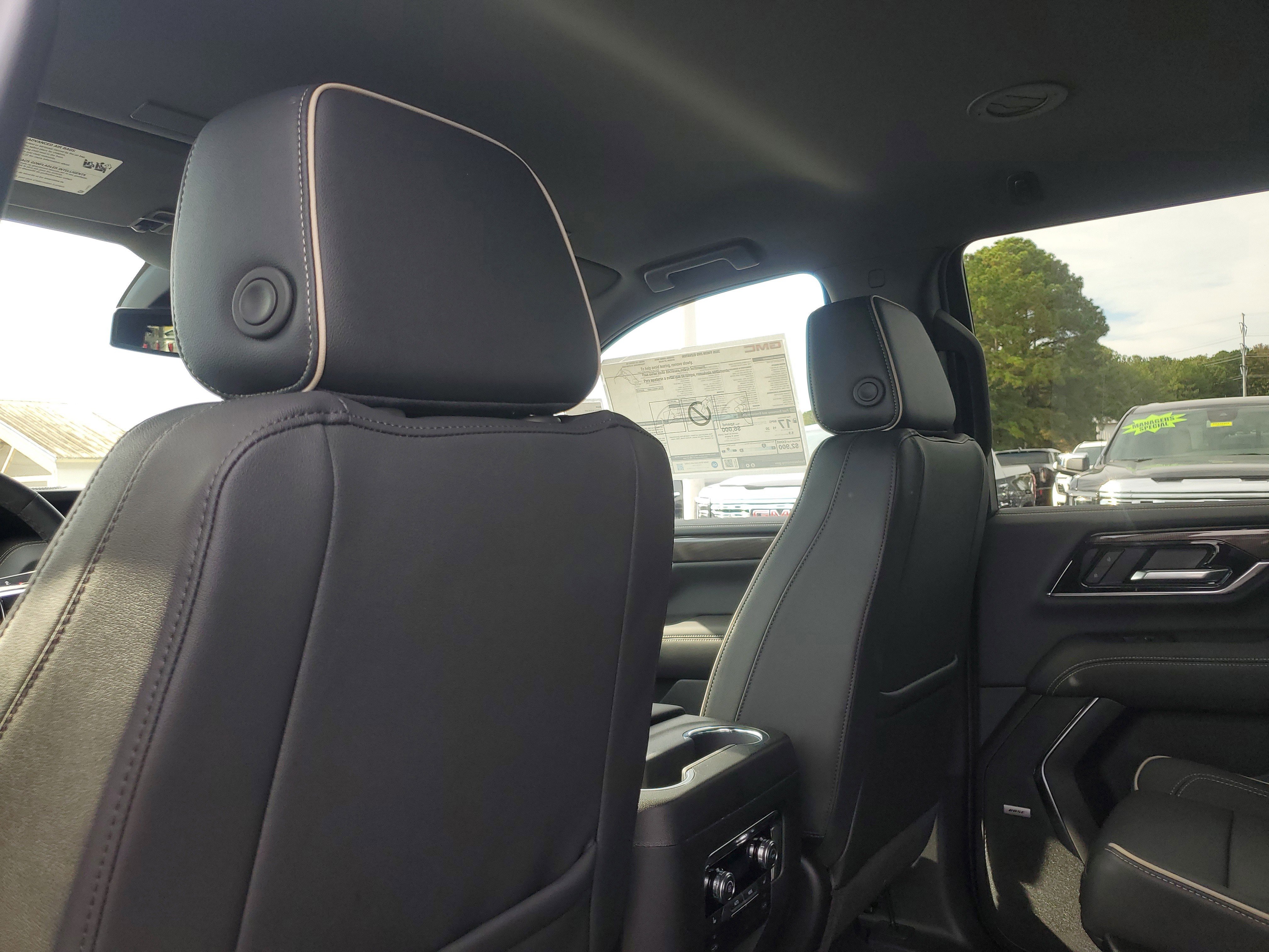 New 2026 GMC Yukon Elevation image 8