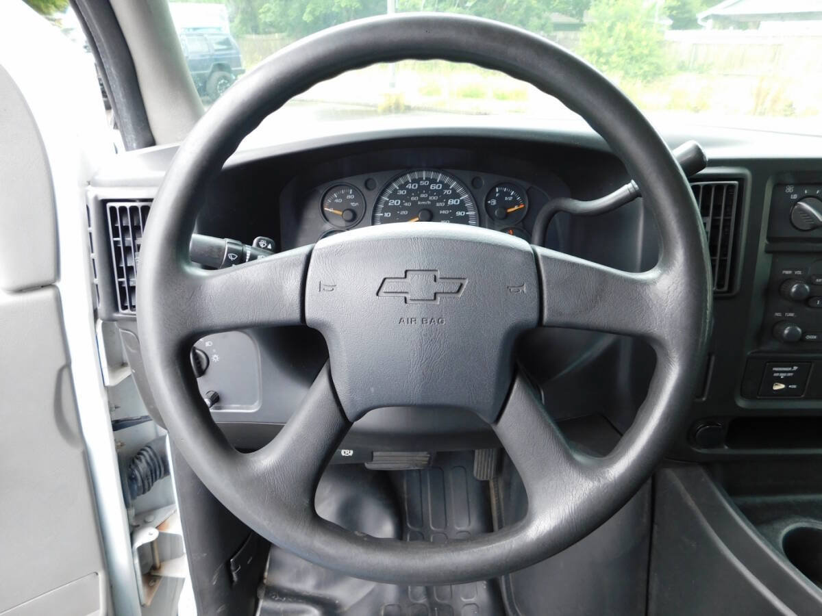 Used 2005 Chevrolet Express 3500 RWD image 8