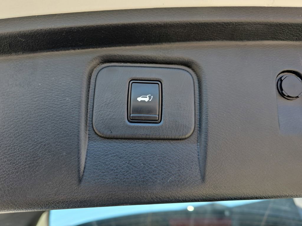 Used 2023 Nissan Murano Platinum w/ Cargo Package image 17
