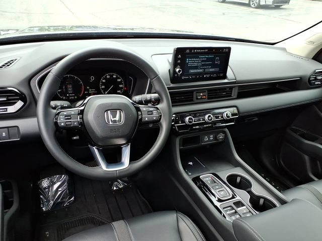 Certified 2025 Honda Pilot Touring image 6