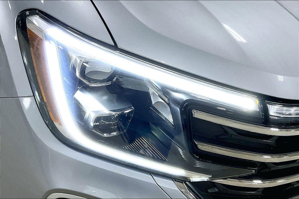 Used 2025 Volkswagen Atlas SE image 27