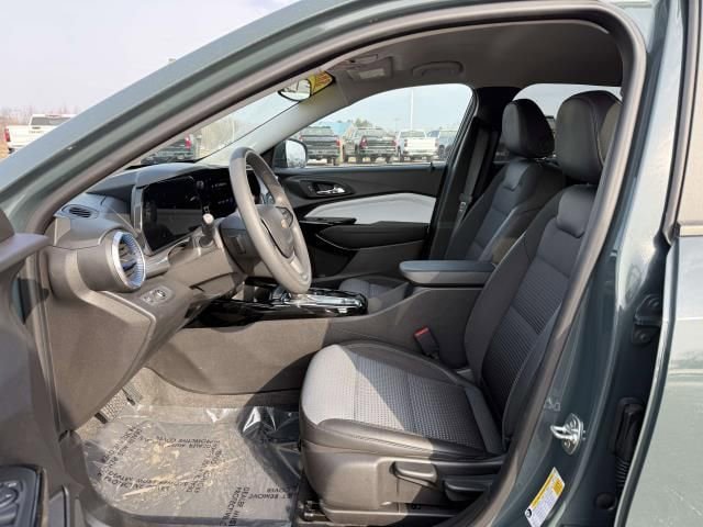 Used 2025 Chevrolet Trax LT FWD image 10