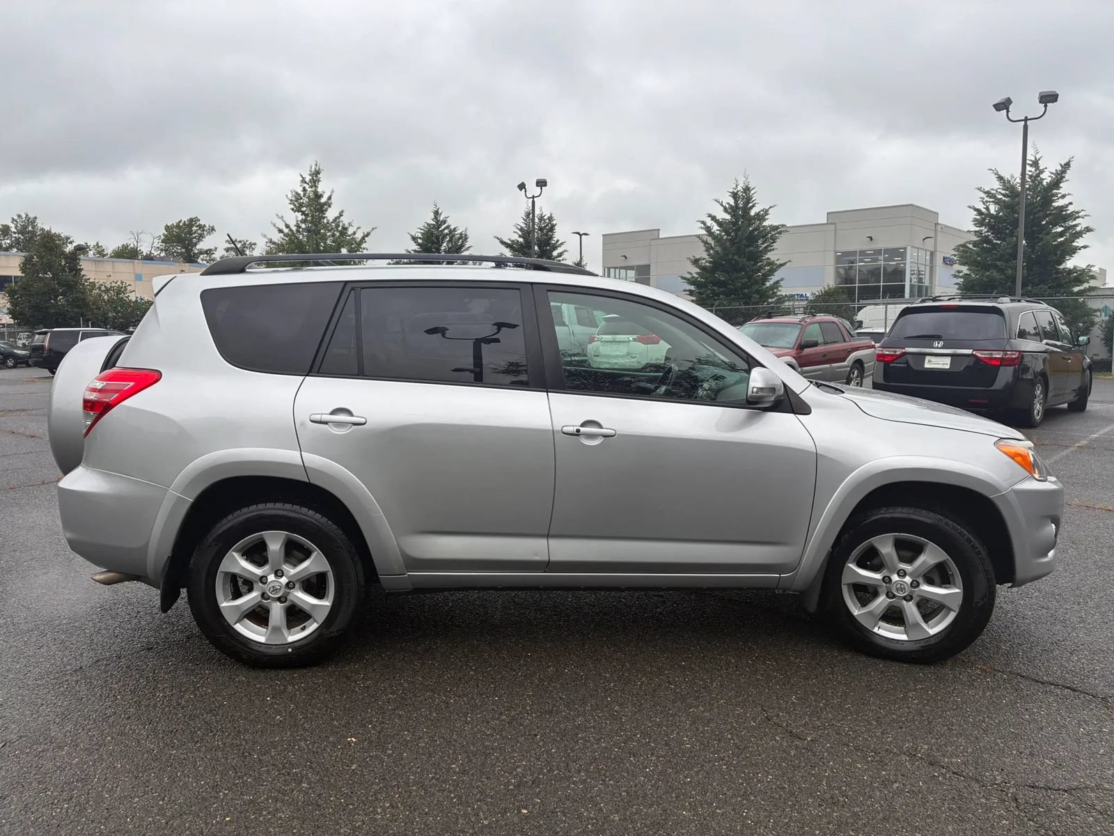 Used 2011 Toyota RAV4 Limited w/ Limited Extra Value Pkg AWD/4WD image 9