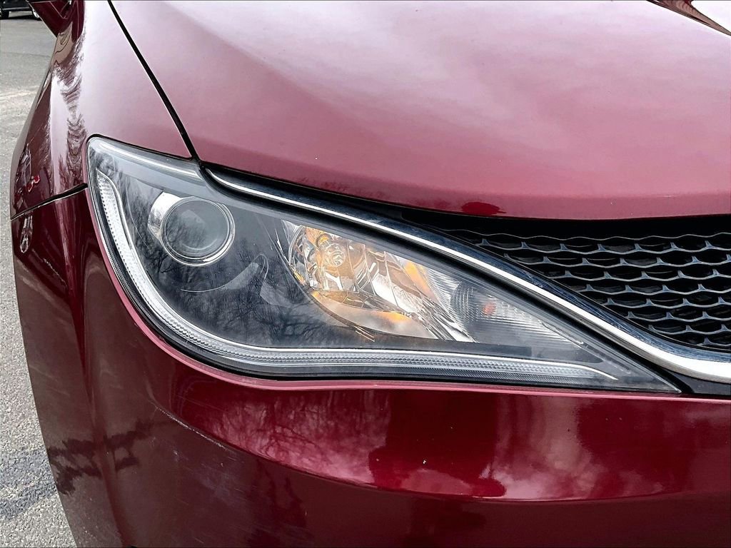 Used 2020 Chrysler Pacifica Touring-L image 27