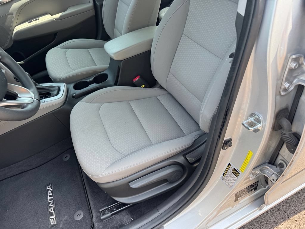 Used 2019 Hyundai Elantra SE FWD image 6