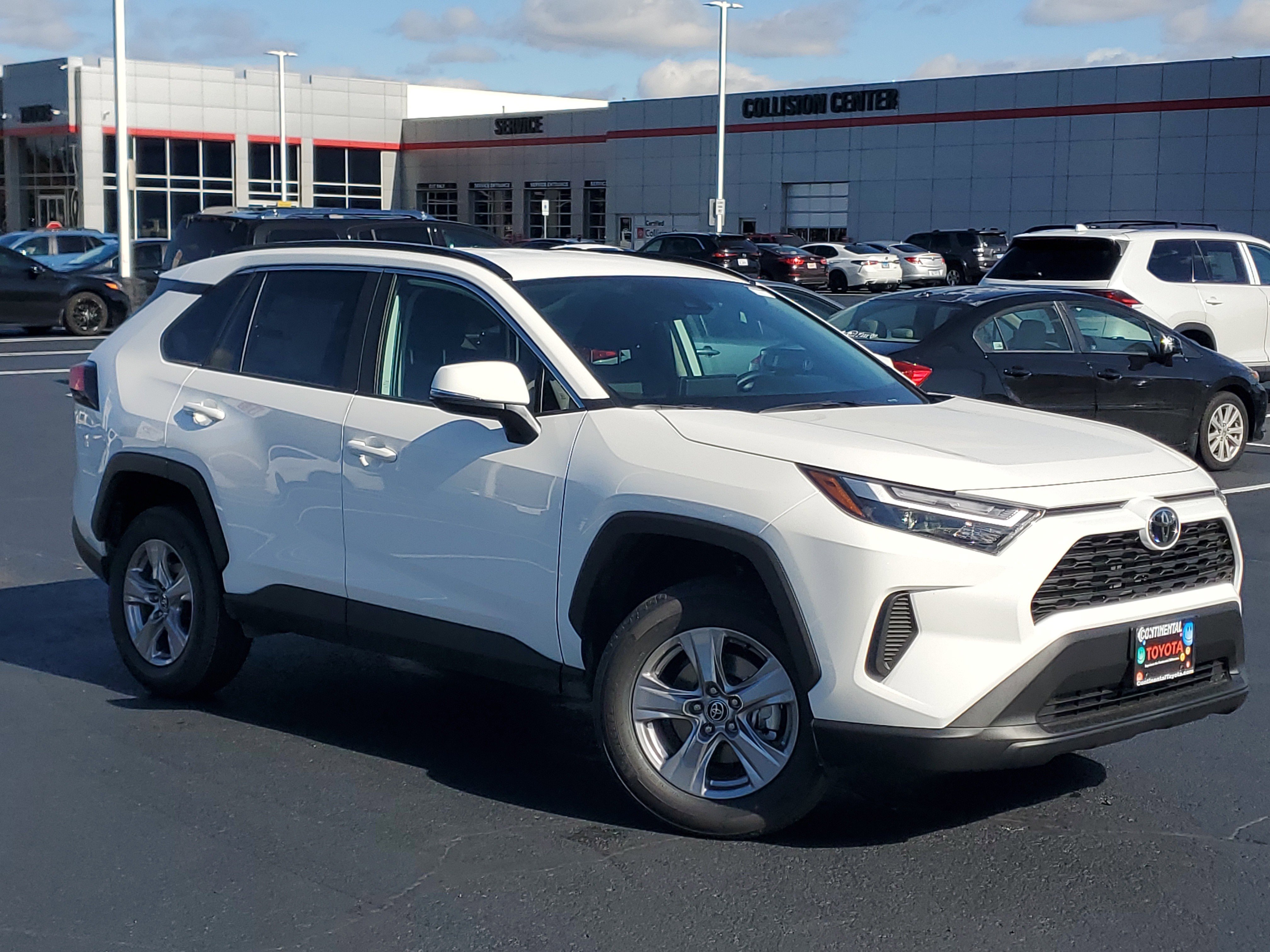 Used 2025 Toyota RAV4 XLE image 2