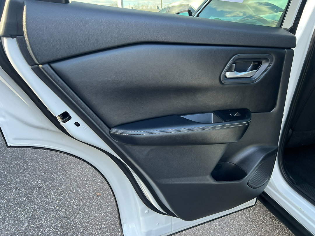 Used 2024 Nissan Rogue SV image 23