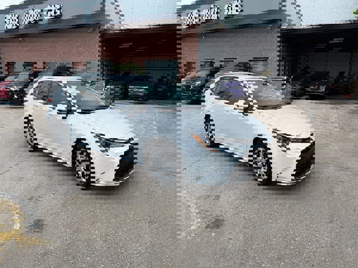 Used 2023 Toyota Corolla LE image 3