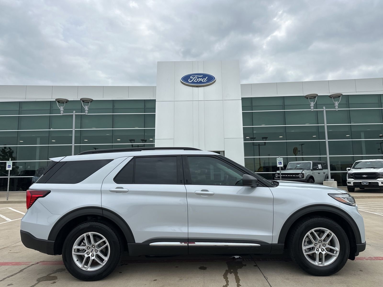New 2025 Ford Explorer Active w/ Active Comfort Package RWD image 31