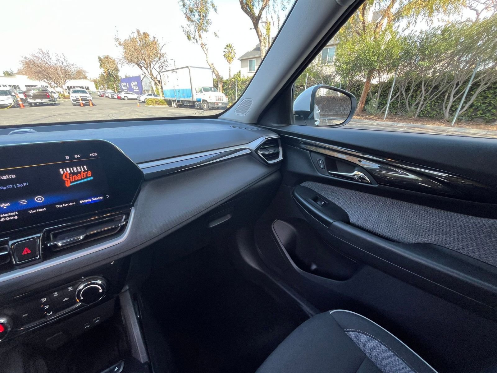 Used 2025 Chevrolet TrailBlazer LT image 33