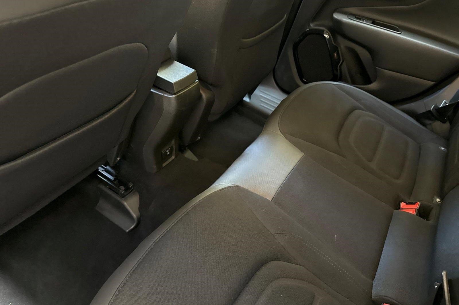 Used 2017 Jeep Renegade Altitude FWD image 25