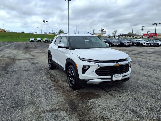 Used 2025 Chevrolet TrailBlazer LT AWD/4WD image 6