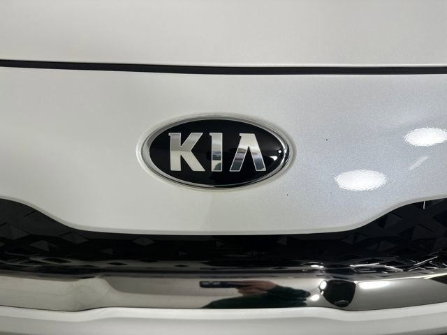 Used 2021 Kia Niro LX image 9