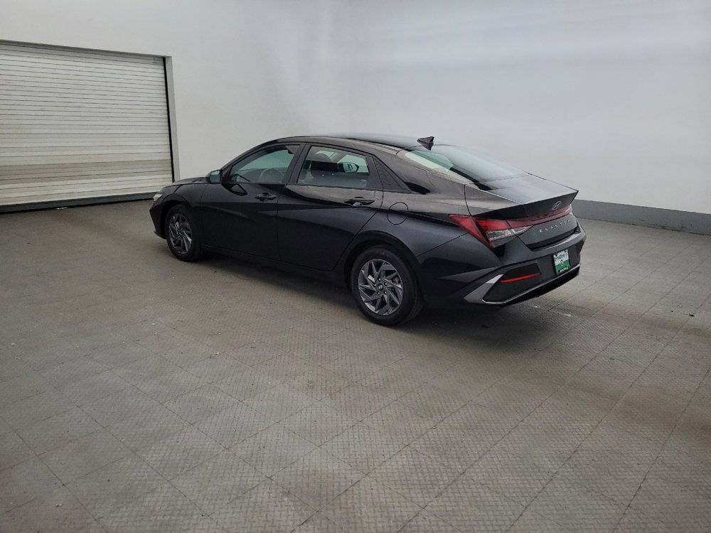 Used 2024 Hyundai Elantra SEL FWD image 3