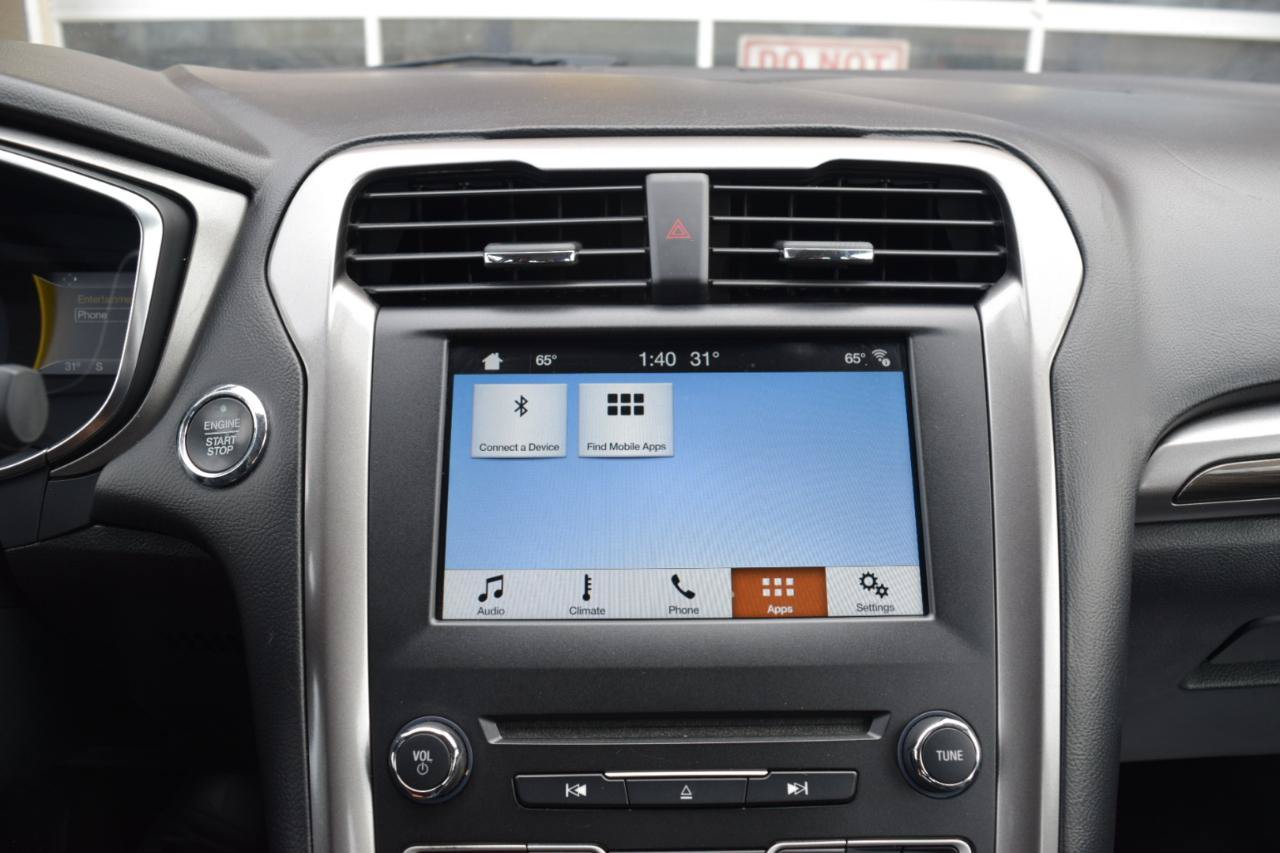 Used 2017 Ford Fusion SE w/ Fusion SE Technology Package FWD image 22