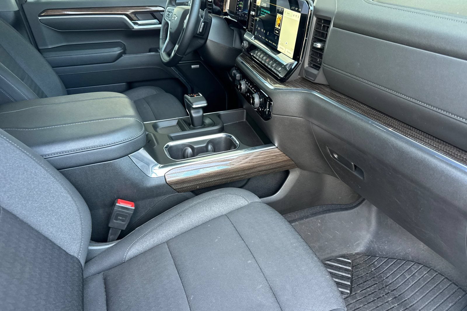 Used 2025 Chevrolet Silverado 1500 RST AWD/4WD image 16