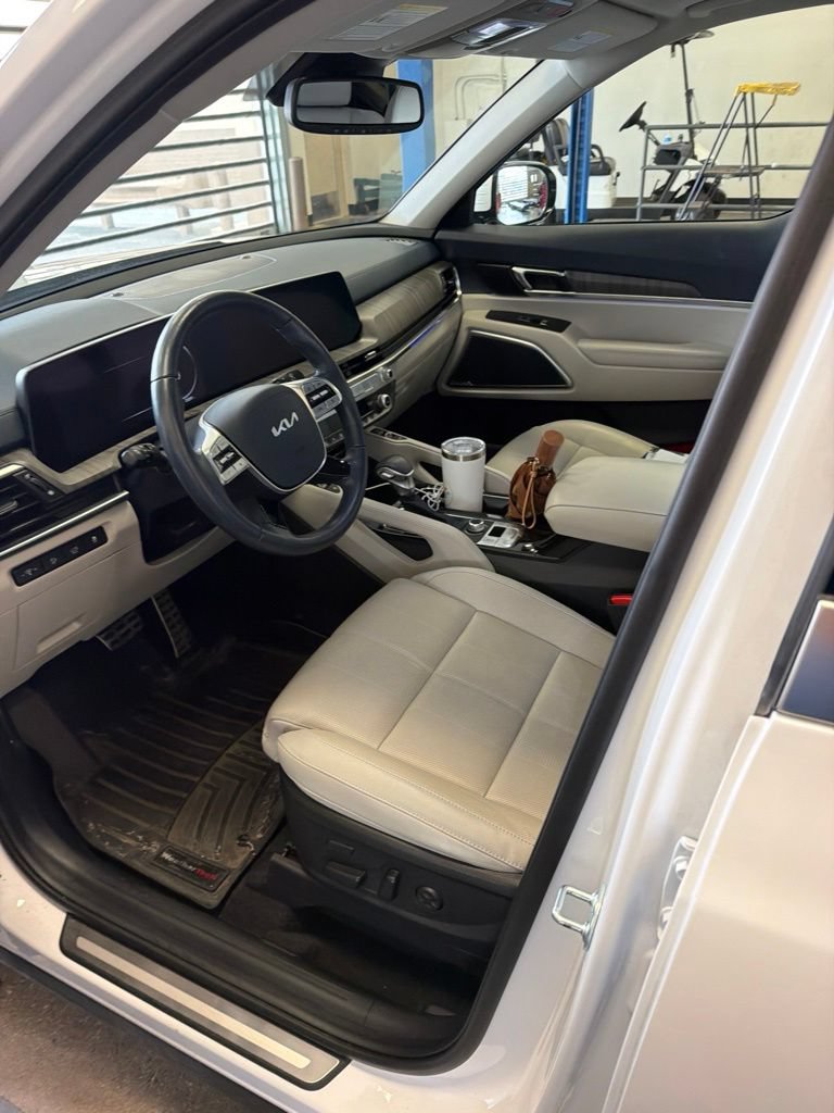 Used 2024 Kia Telluride AWD image 2