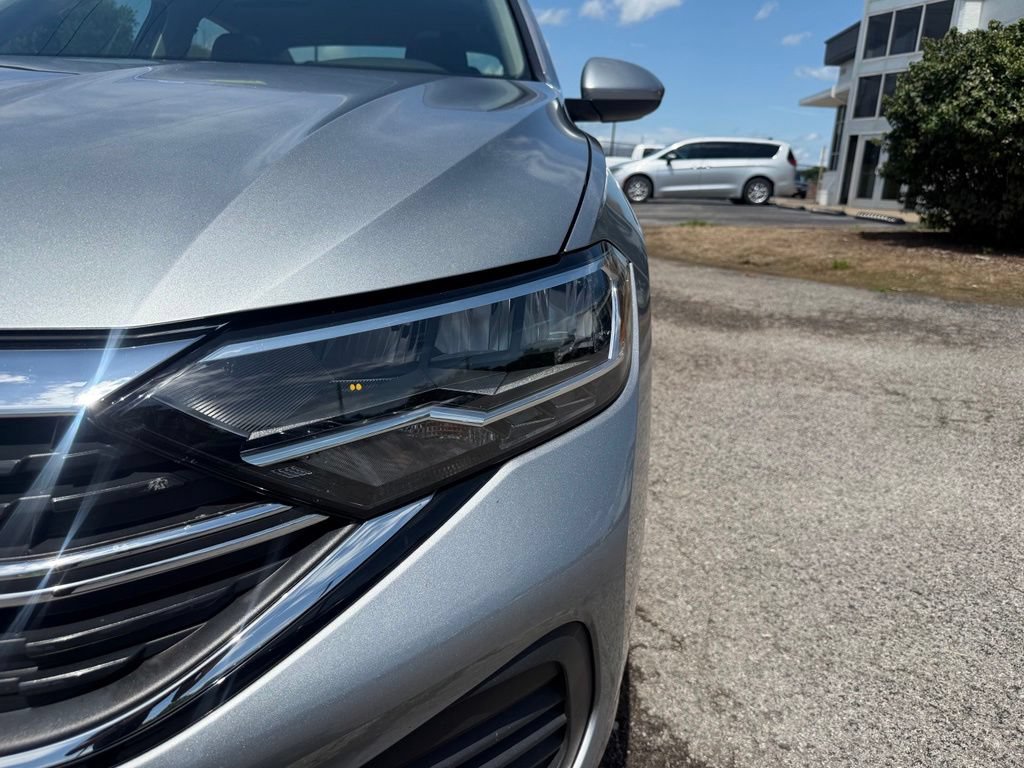 Certified 2022 Volkswagen Jetta SE FWD image 9