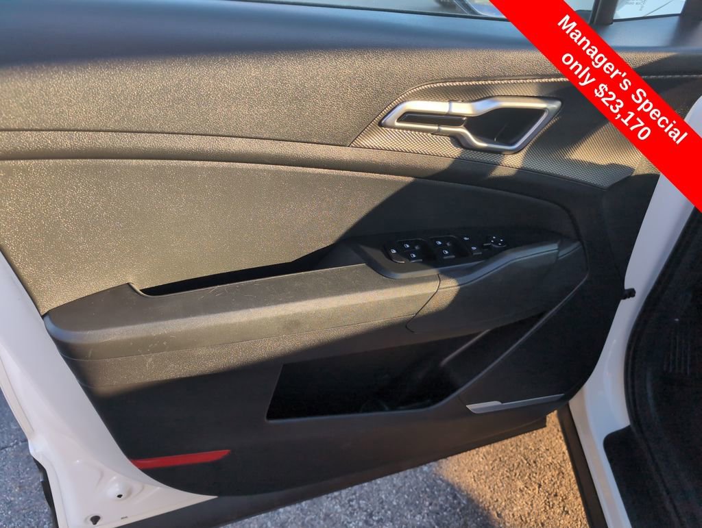 Used 2023 Kia Sportage LX image 14