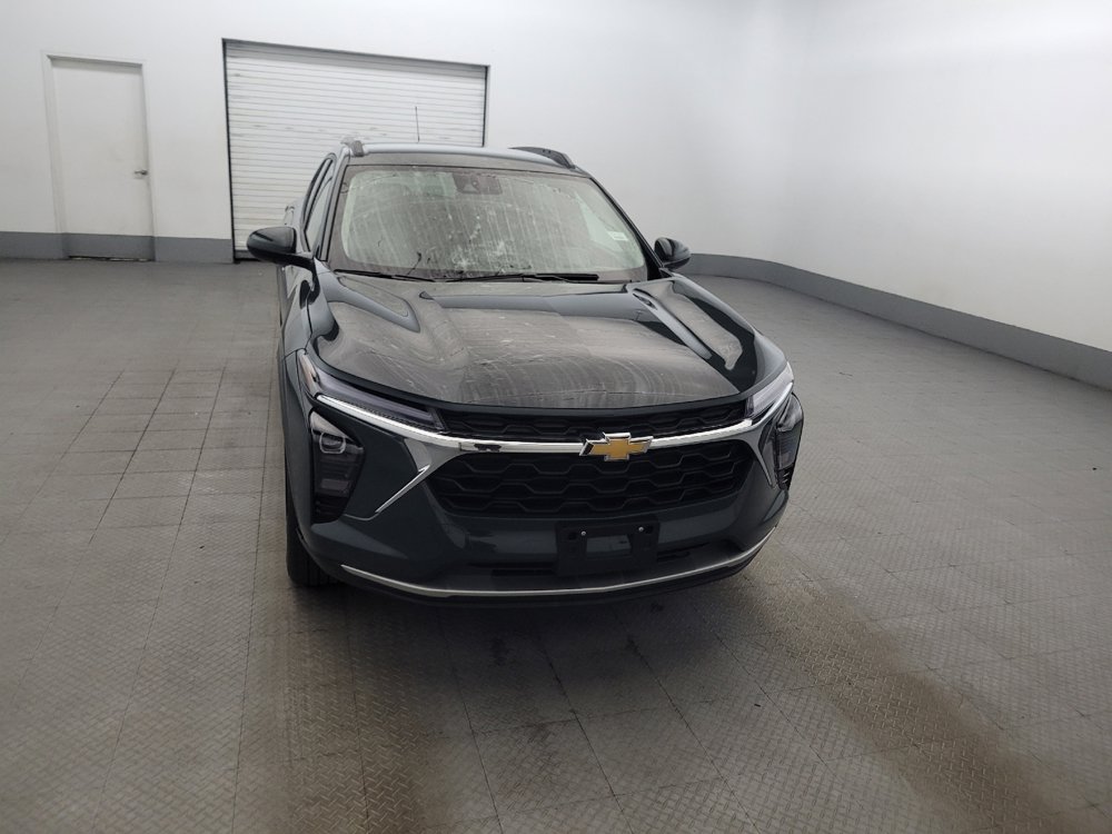 Used 2025 Chevrolet Trax LT FWD image 14