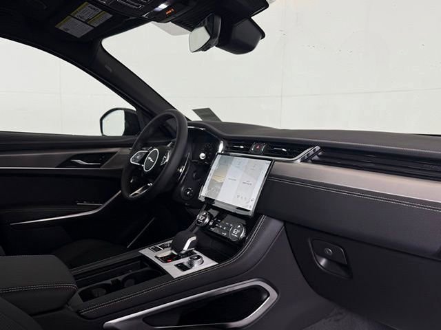 New 2026 Jaguar F-PACE R-Dynamic S image 18