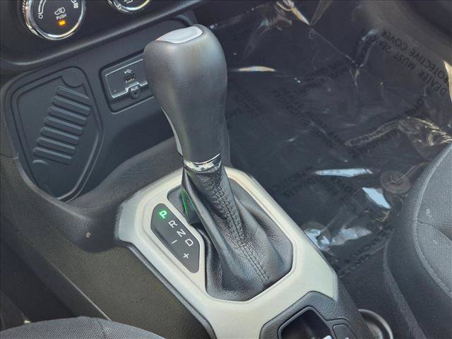 Used 2016 Jeep Renegade Sport w/ Power & Air Group FWD image 12