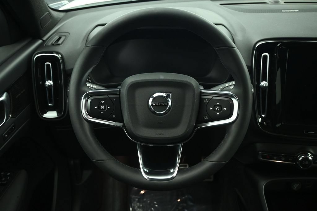 Used 2022 Volvo XC40 T5 R-Design AWD/4WD image 34