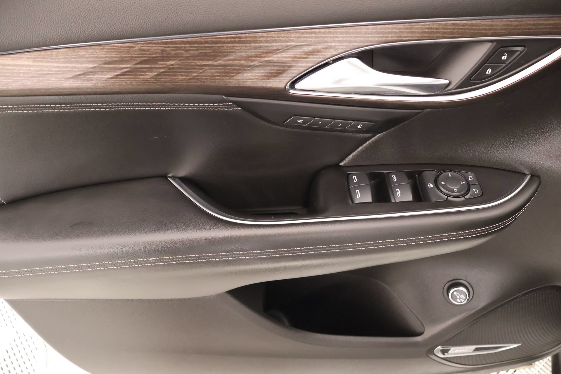 Used 2023 Buick Envision Avenir FWD image 16