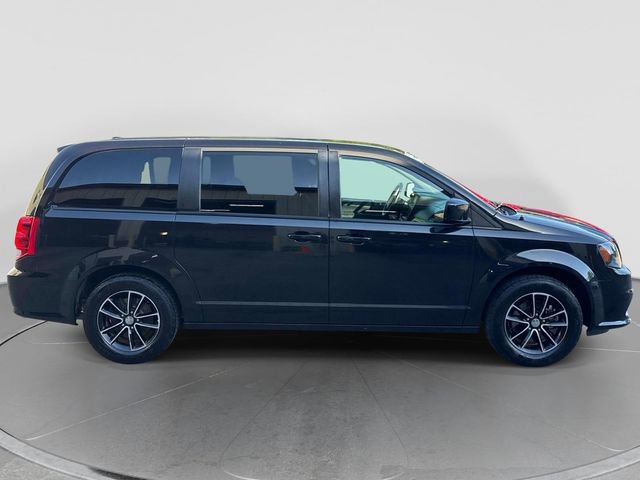 Used 2018 Dodge Grand Caravan SE FWD image 2