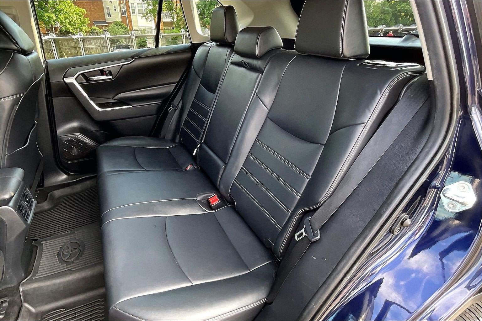 Used 2020 Toyota RAV4 XLE Premium AWD/4WD image 25