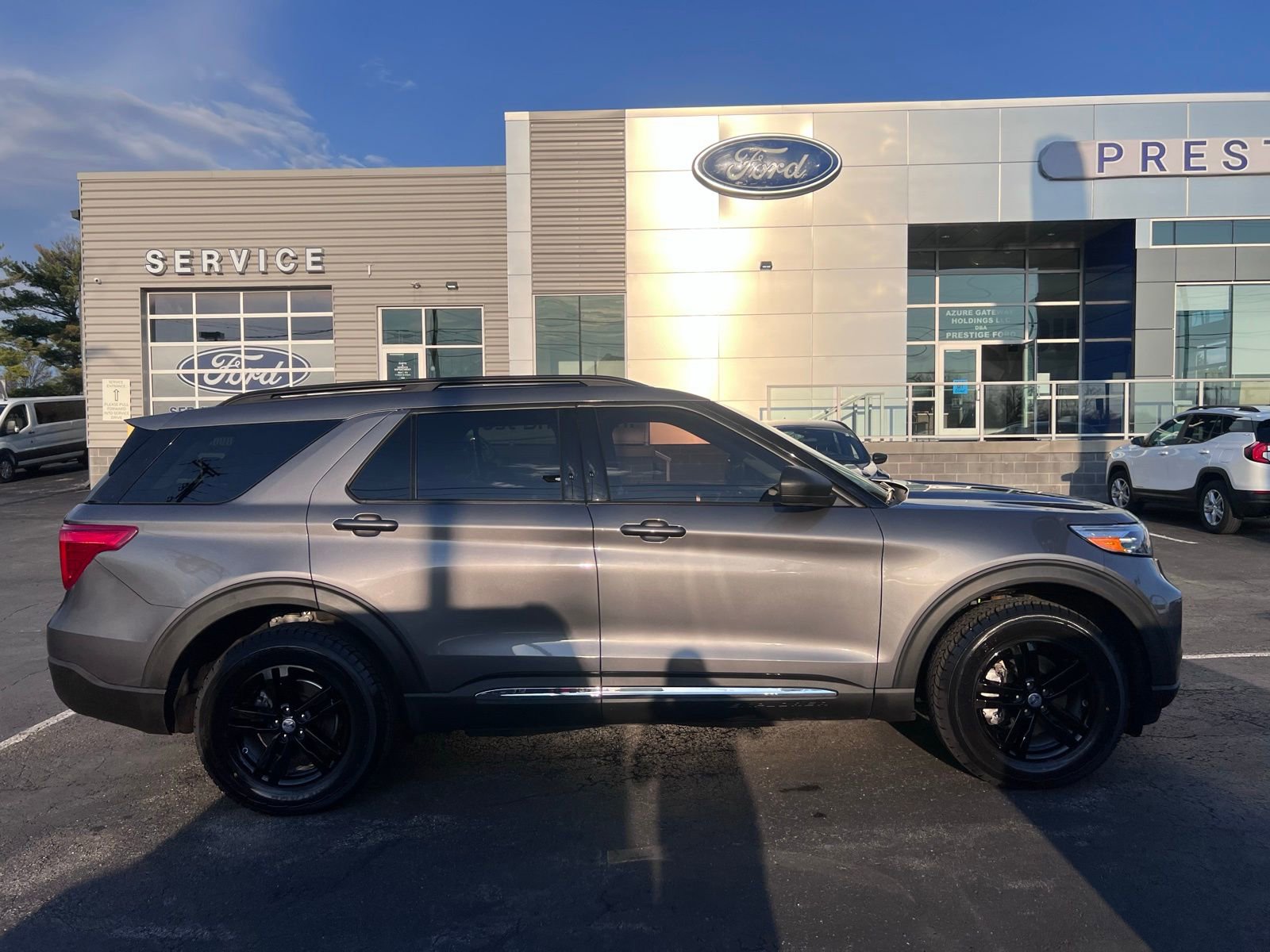 Used 2022 Ford Explorer XLT AWD/4WD image 8