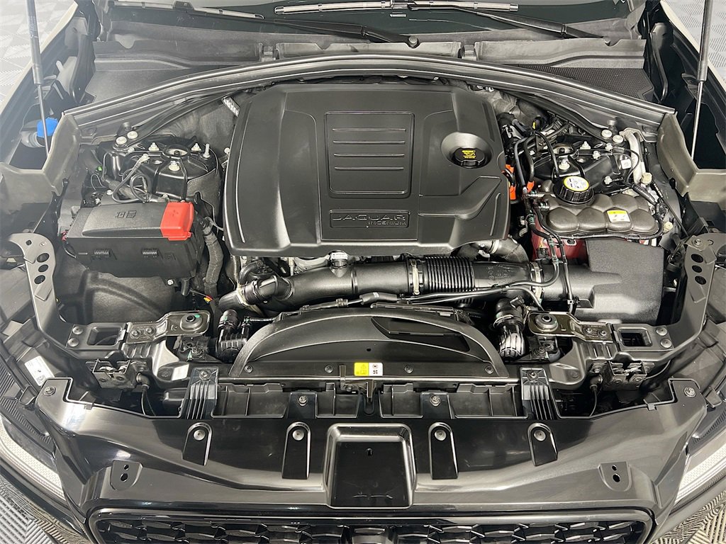 Used 2025 Jaguar F-PACE R-Dynamic S image 32