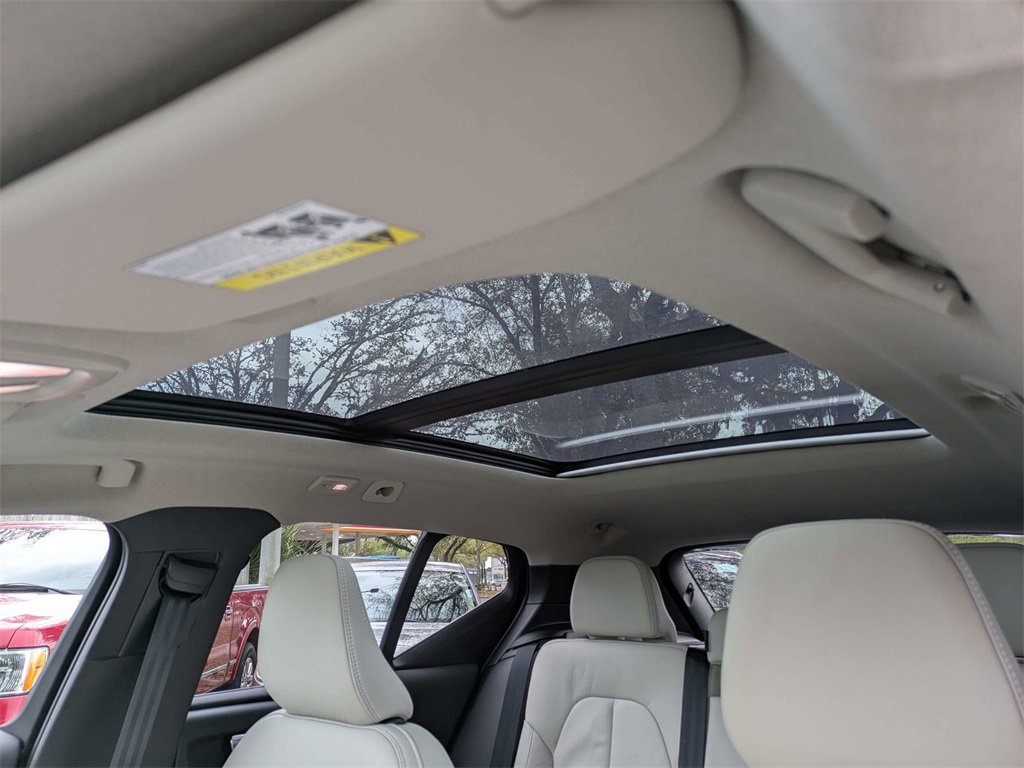 Used 2023 Volvo XC40 B5 Ultimate image 23