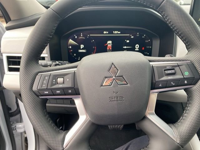 New 2025 Mitsubishi Outlander SE image 27
