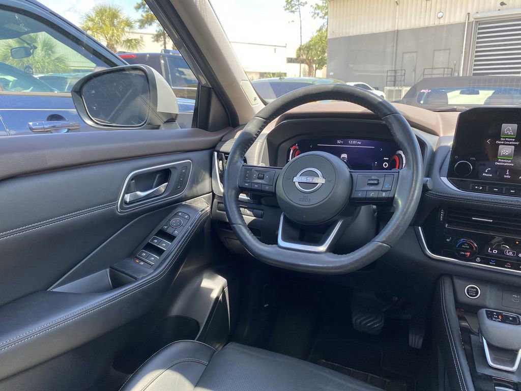 Used 2022 Nissan Rogue Platinum w/ Head-Up Display Package FWD image 3