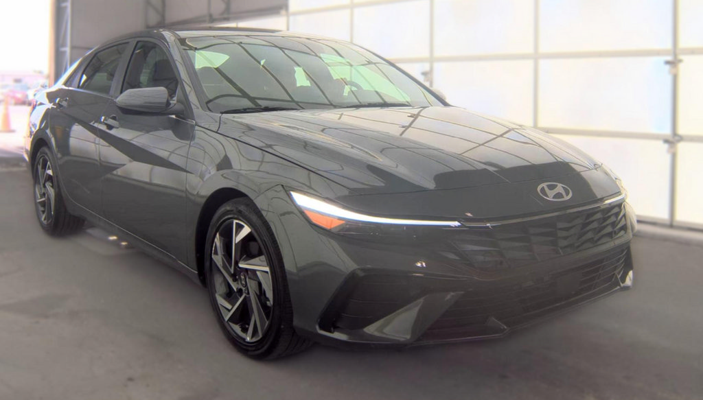 Used 2025 Hyundai Elantra SEL FWD image 4