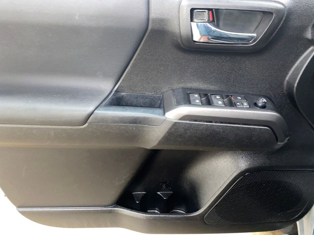 Used 2021 Toyota Tacoma TRD Off-Road w/ Technology Package image 31