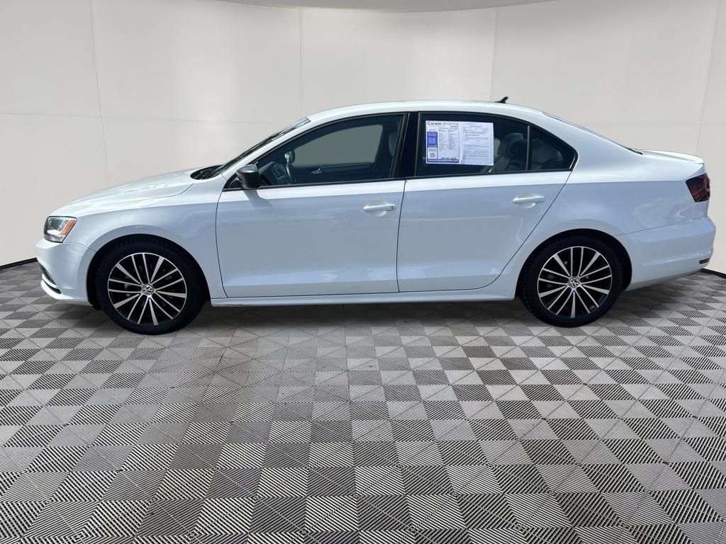 Used 2016 Volkswagen Jetta Sport FWD image 4