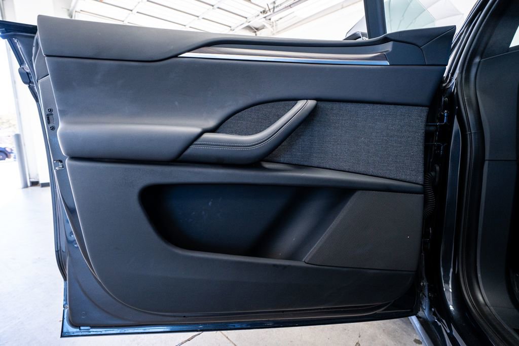 Used 2024 Tesla Model X image 29