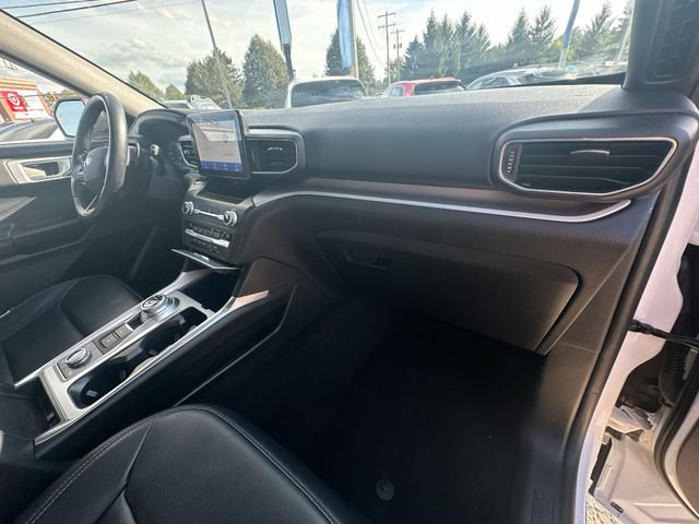 Used 2020 Ford Explorer XLT w/ Equipment Group 202A AWD/4WD image 32