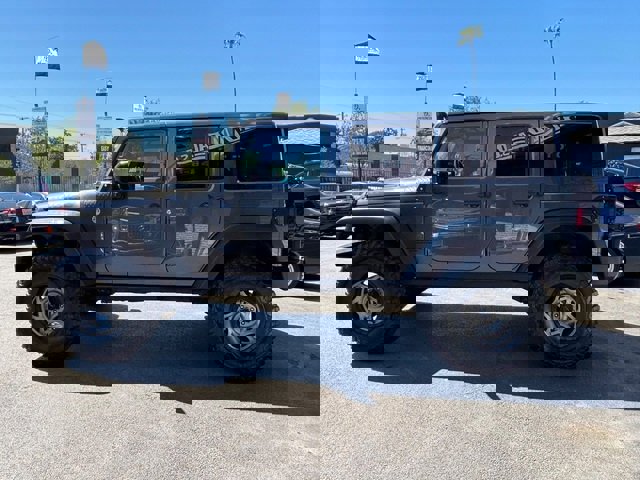 Used 2017 Jeep Wrangler Unlimited Rubicon w/ Connectivity Group image 10